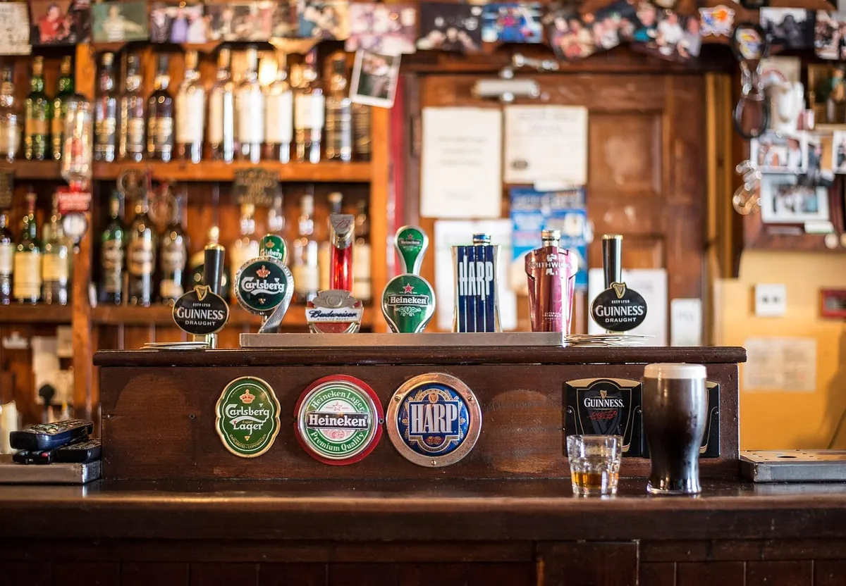 How to Build a Cozy Pub Corner in a Small Backyard